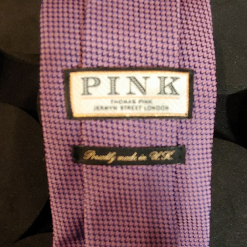 Thomas Pink 100% silk tie